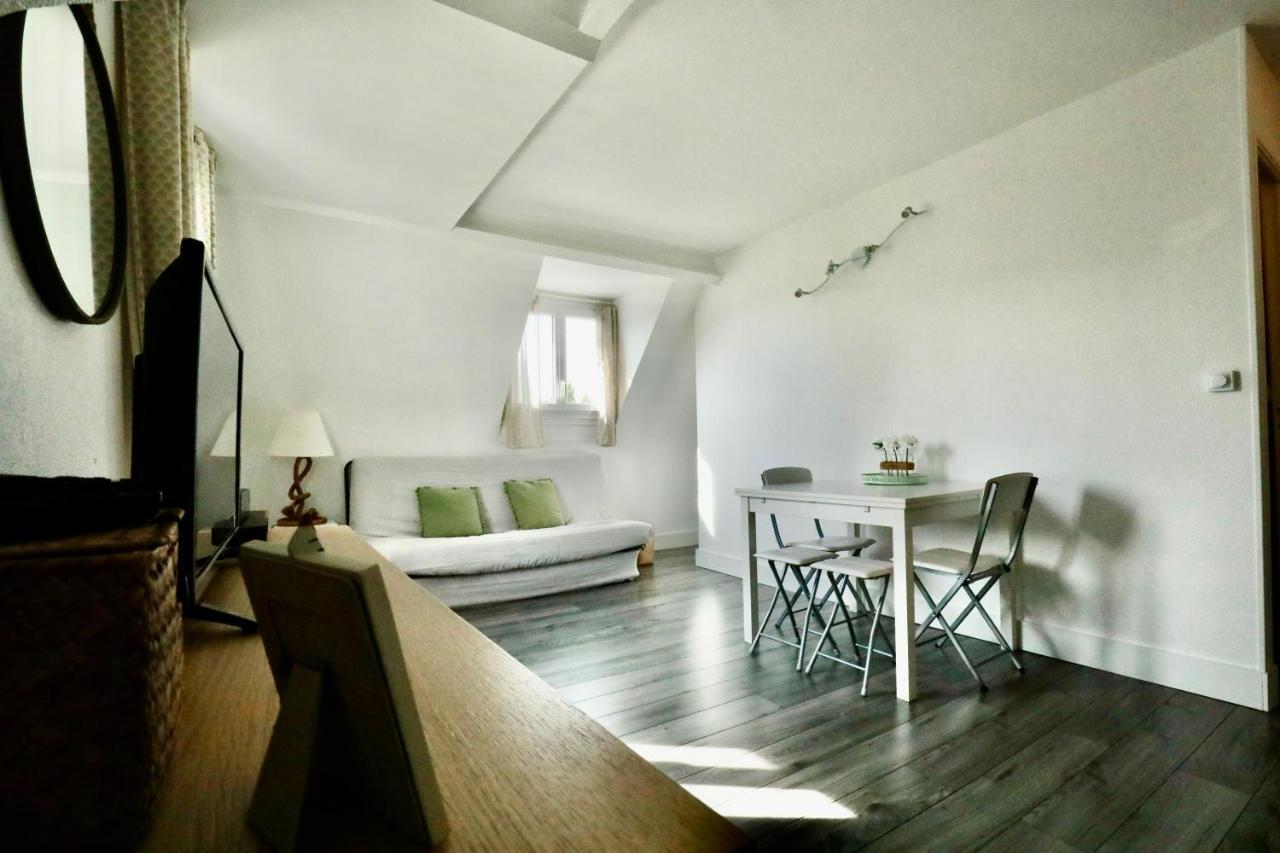 Appartement De L'Hippodrome Avec Deux Chambres Deauville Bagian luar foto
